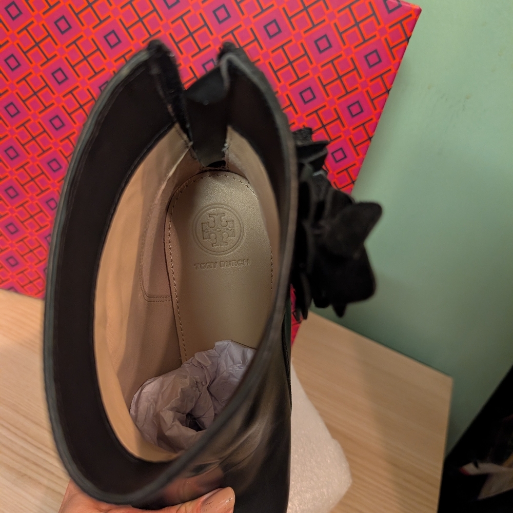 NIB Tory Burch Leather Blossom Boots - Picture 8 of 12